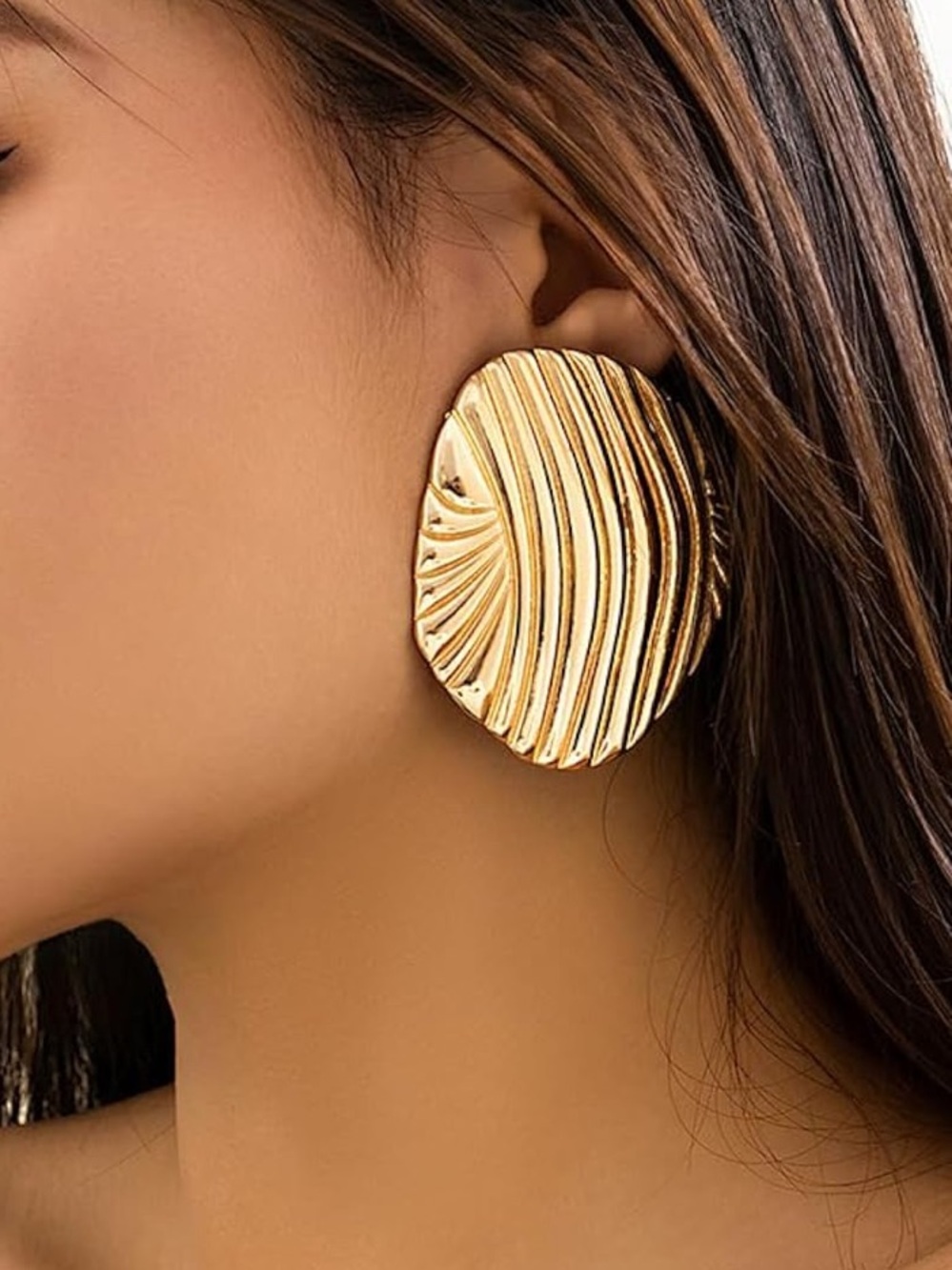 New Zara Gold Ribbed Shell Clip-On Earrings - Picture 3 of 7